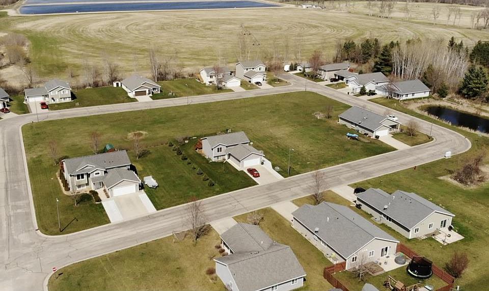 1st image of 554 Willow Ave