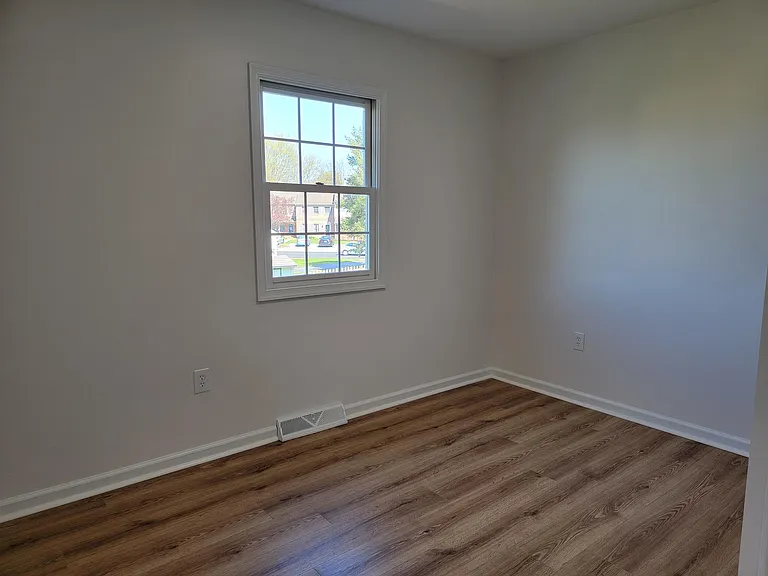 77 Brookfield Rd — Photo 21