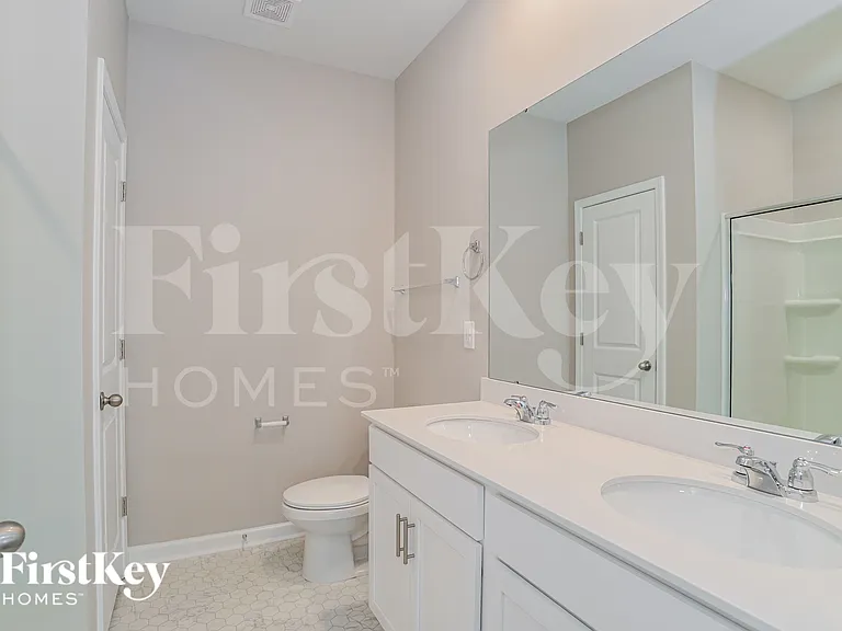 164 N Hill Ln — Photo 16