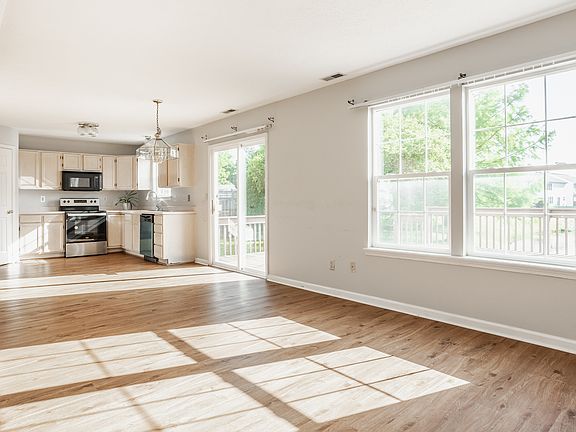 5th image of 3923 Bressingham Dr