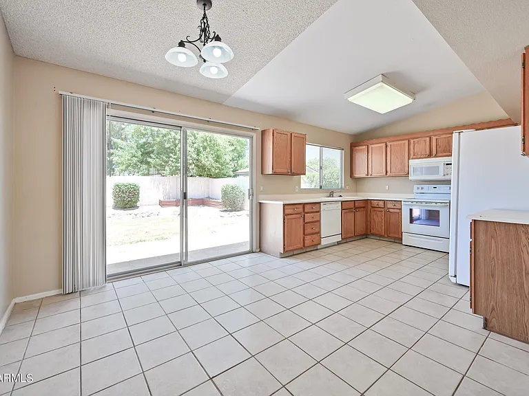 6830 E Paradise Ln — Photo 7
