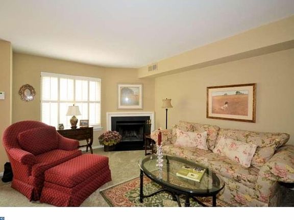3rd image of 3337 Wiehle St