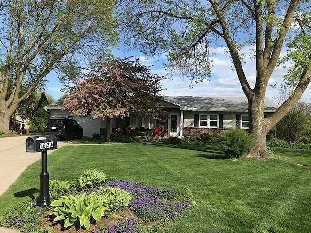 2nd image of 1636 Foxridge Ct