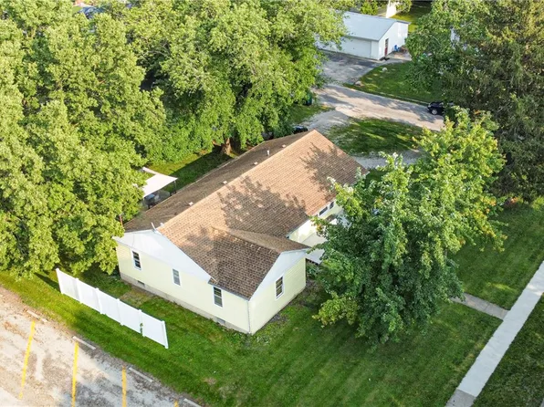 324 S Broadway St, Lovington, IL 61937