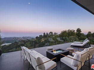 2304 1/2 Donella Cir, Los Angeles, CA 90077