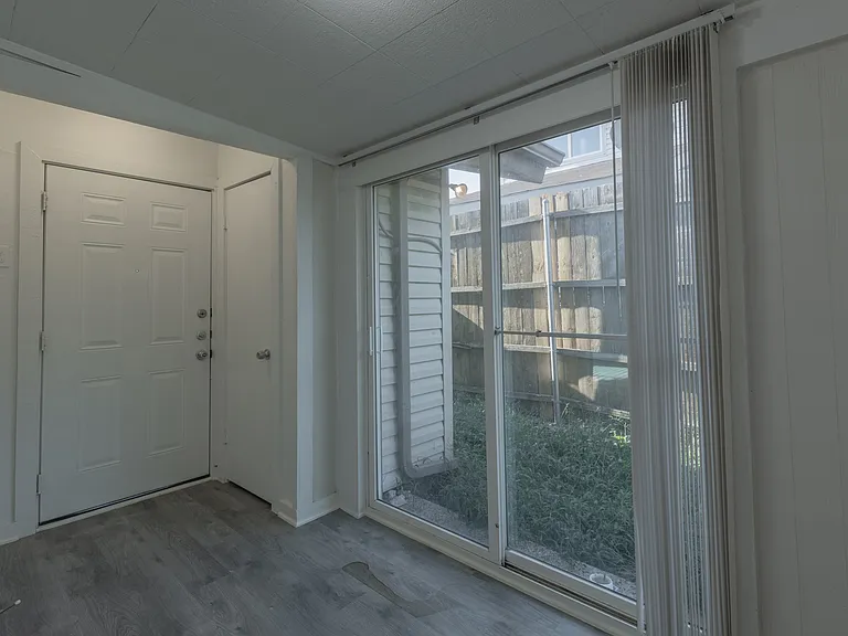 709 Arrowhead Cir — Photo 5