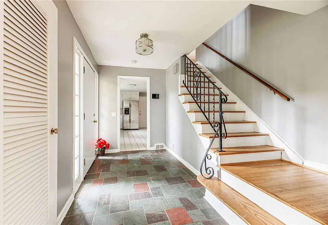 4 bed, 2.5 bath, 2128 sqft, $3,000 — Photo 4