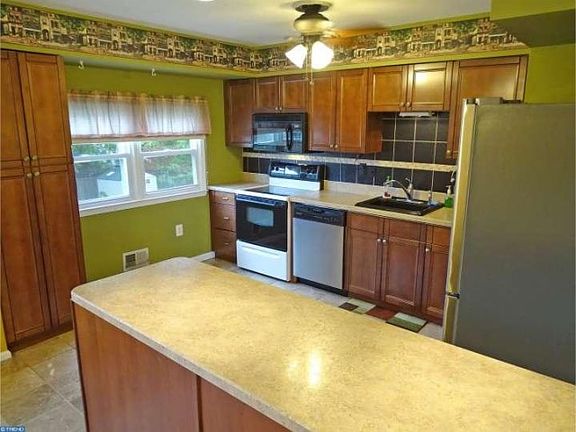 5th image of 48 Sherwood Dr