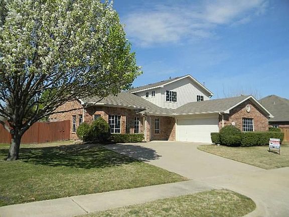 2nd image of 207 Applewood Ct