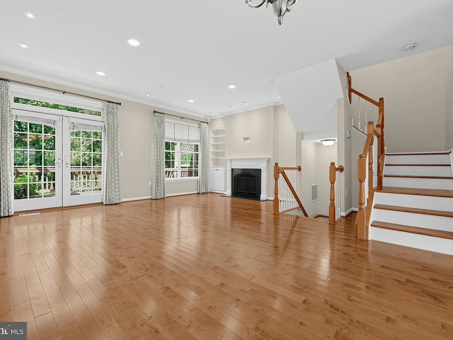 3 bed, 4.0 bath, 2176 sqft, $3,500 — Photo 3