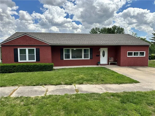 705 Highland Ave, Lexington, MO 64067