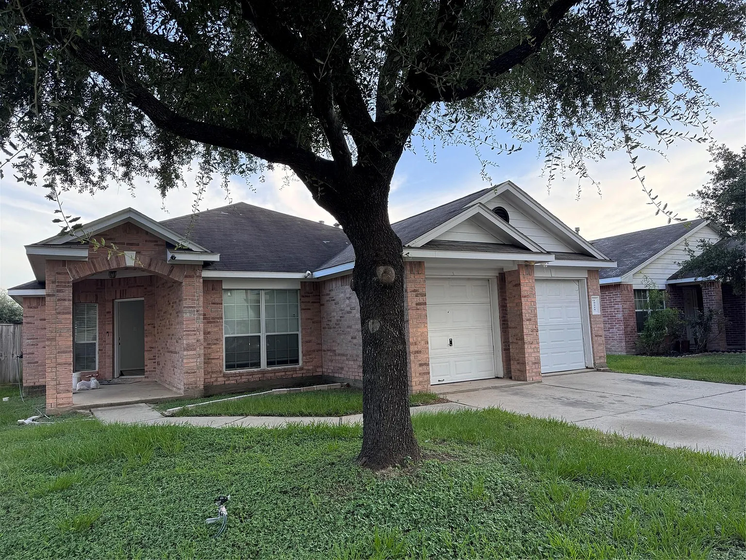 3 bed, 2.0 bath, 1560 sqft, $2,100 — Photo 2