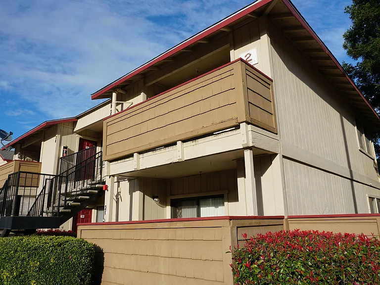 Plumwood Apartments — Photo 15
