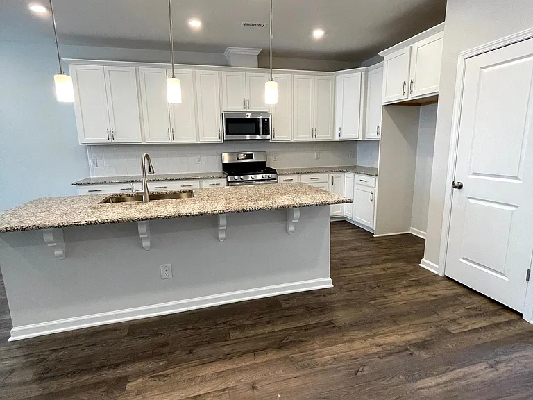 1036 Commack Dr — Photo 5