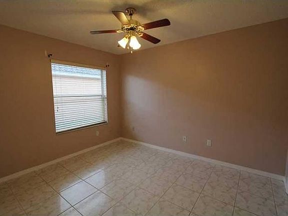 5th image of 330 SW 195th Ave