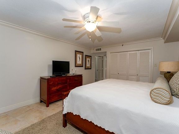 5th image of 334 Padre Blvd