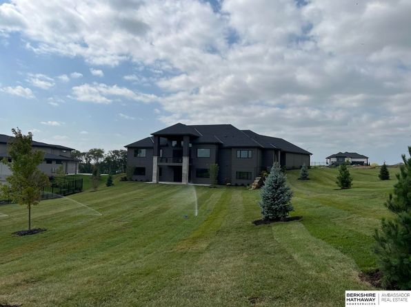 20928 Barbara Plaza Cir, Elkhorn, NE 68022
