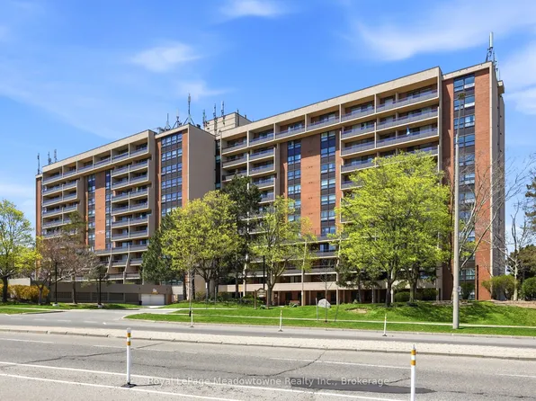 2929 Aquitaine Ave #215, Mississauga, ON L5N 2C7