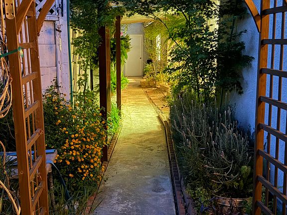 4th image of 1515 E Castlecrest Avenue