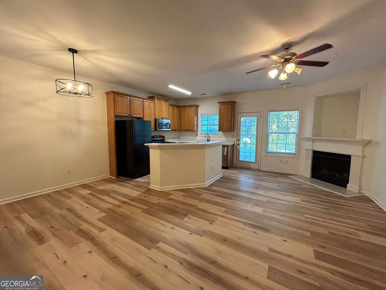 3 bed, 2.5 bath, 1600 sqft, $1,745 — Photo 3