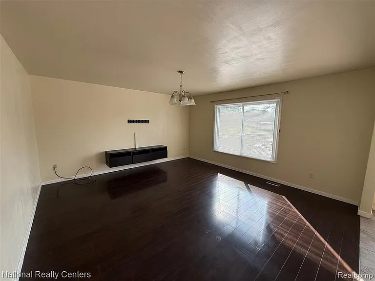 5164 Crowfoot Dr — Photo 15