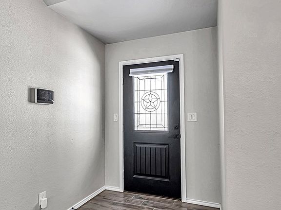 5th image of 1024 Yancy Ct