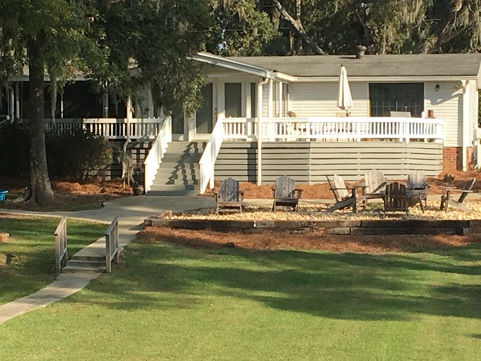Back/Lake Side