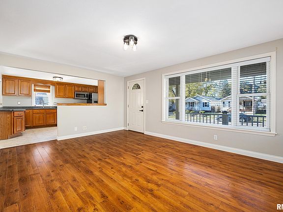 5th image of 4434 N Constantine Ave