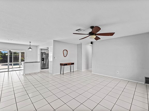 5th image of 1224 SW 16th Avenue