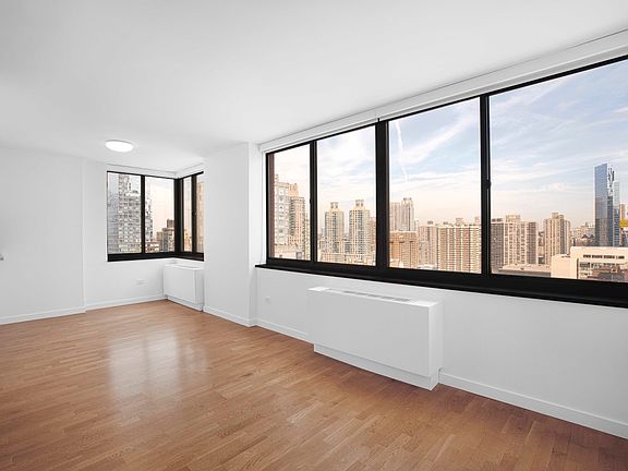 4th image of 200 W 60th St APT 22C