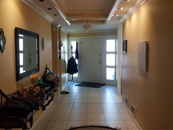 4th image of 2 Carlton Ln
