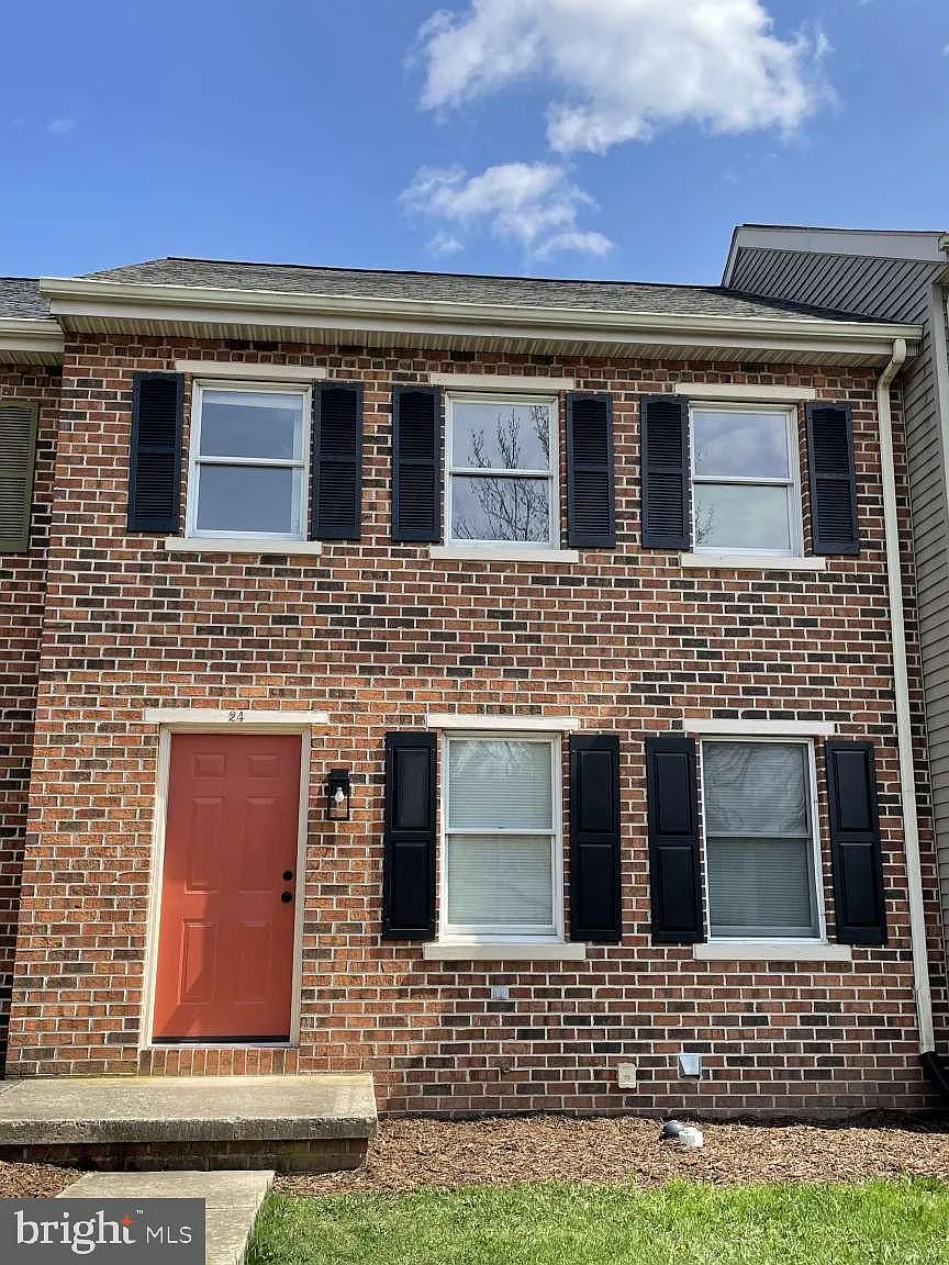 24 Cranfield Ct photo 1