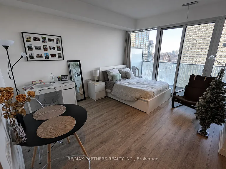 42 Charles St E #2608 — Photo 7