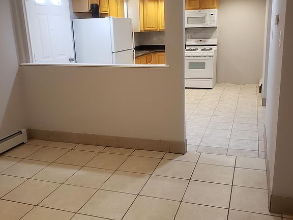 Separate Livingroom and Kitchen