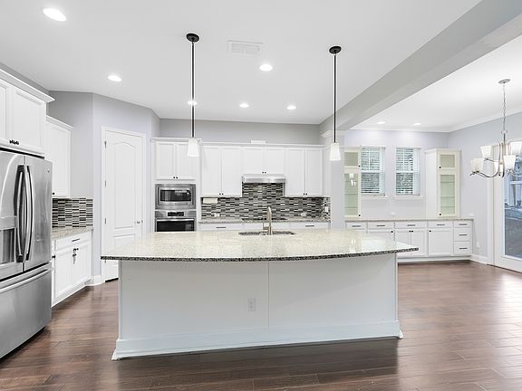4th image of 8450 Laureate Blvd