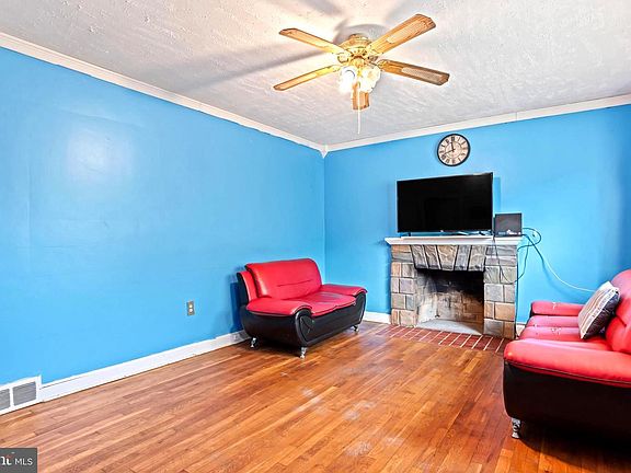 4th image of 201 Village Rd