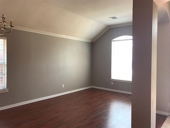 3rd image of 2038 Westbury Ln