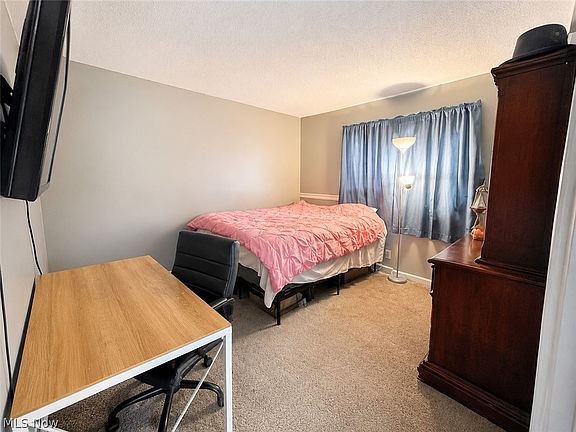5th image of 5019 Comstock Dr