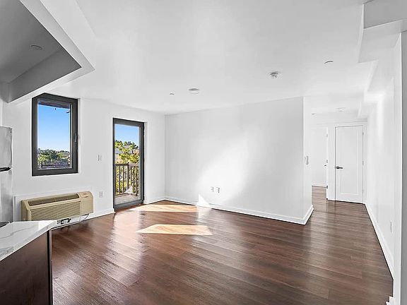 3rd image of 874 Willoughby Ave #311