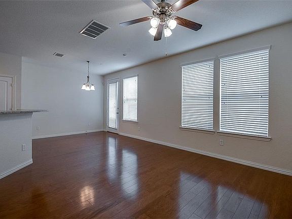 5th image of 1617 Southwestern Dr