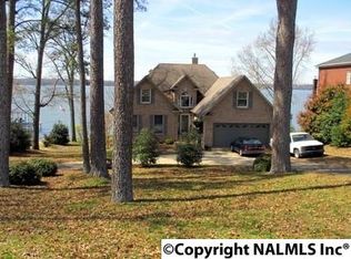 377 Ramblewood Dr, Rogersville, AL 35652