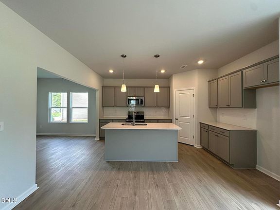5th image of 15 Buckthorn Dr