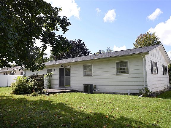 4th image of 744 Westwood Dr