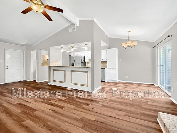 4th image of 914 W Washington St APT D