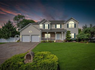 6 East Ave, Coram, NY 11727