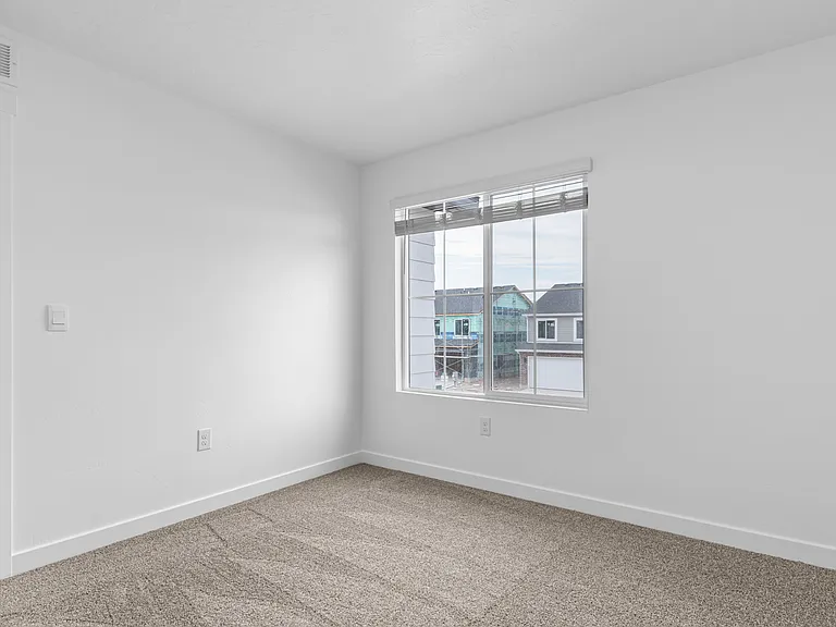 651 N 1850 E — Photo 8