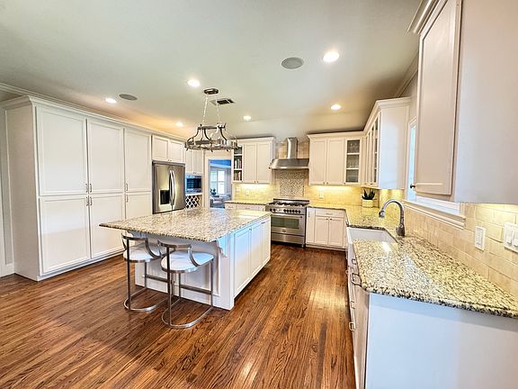 2nd image of 6343 Del Norte Ln