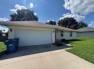 509 S Whippoorwill Dr, Strafford, MO 65757