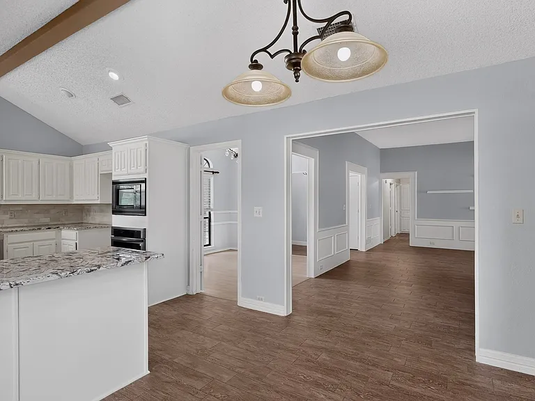1207 Mistywood Ln — Photo 11