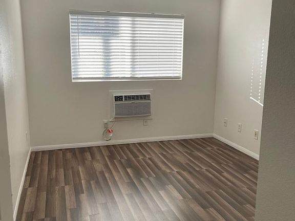 5th image of 5332 Swenson St #64